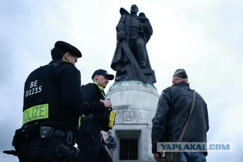 В Берлине 25 человек задержали за демонстрацию символики России и СССР 8 и 9 мая