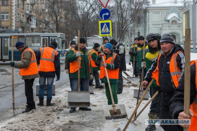 За непредоставление преимущества в движении пешеходам, штраф от 1500 до 2500 рублей....