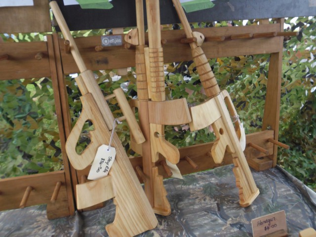 Выставка оружия в пригороде Окленда (Новая Зеландия)