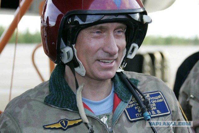 В сети нашли олицетворение мема «сын маминой подруги». В 35 лет он одновременно морпех, математик, доктор и астронавт