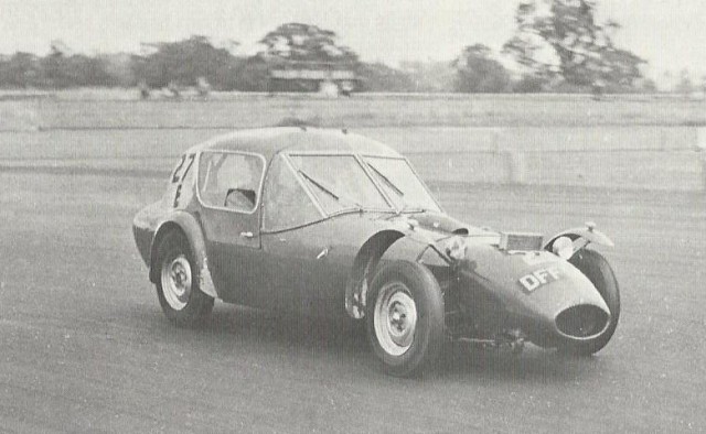 Две самые уродливые машины каждого десятилетия с 1950-х годов