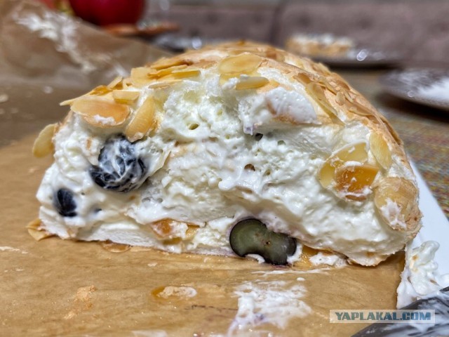 Рулет меренговый