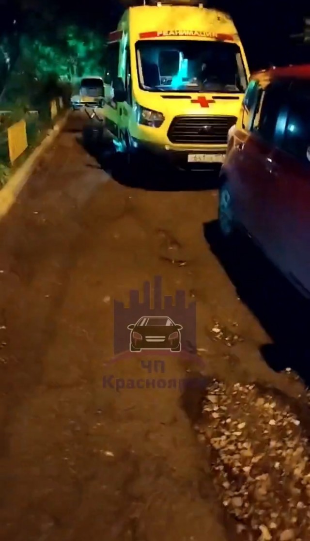 Припаркованный автомобиль помешал проезду скорой в Красноярске