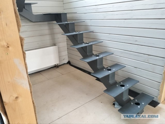 Лестницы в двухэтажном доме. Почему их надо "строить" до постройки самого дома