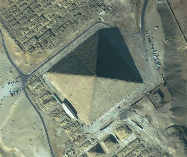 Египетские пирамиды строили из бетонных блоков