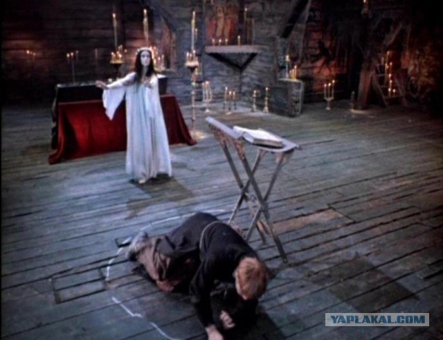 Донателла Версаче на открытии недели моды в Милане