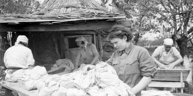 Прачка — звучит гордо: чем занимались банно-прачечные отряды в Великую Отечественную