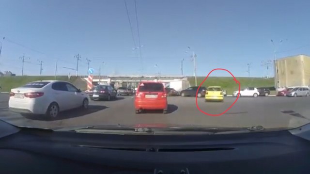 Взял вот и специально въхал в бочину