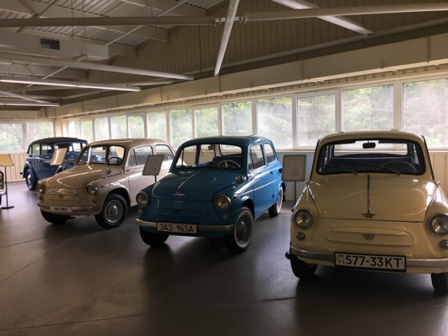 В Москве обнаружили склад с уникальными советскими автомобилями (тут их больше 50!)