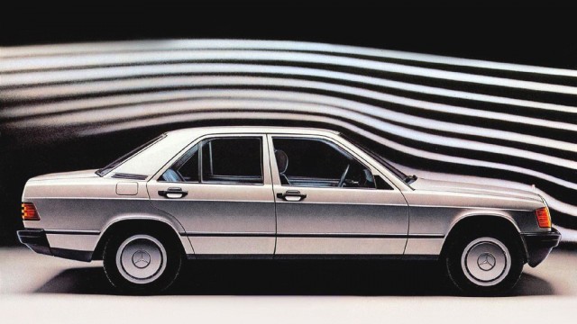 Маленький, но настоящий: как создавали Mercedes 190 и почему он стал звездой