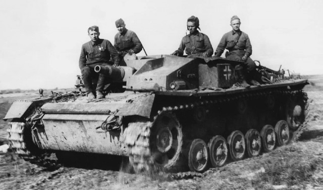 StuG III под кличкой "Гадюка", самая массовая в производстве с которой пришлось встретиться нашим дедам.