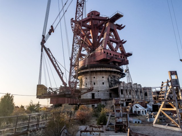 Заброшенный радиотелескоп-гигант с диаметром зеркала 70 метров