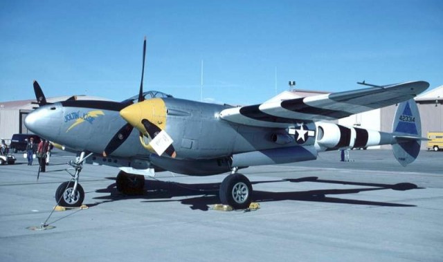 Многоцелевой истребитель P-38 «Lightning»
