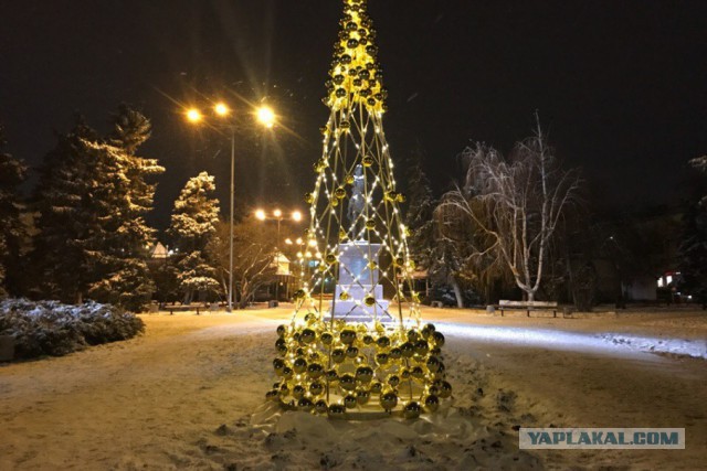 Рейтинг «самых ужасных» рождественских ёлок