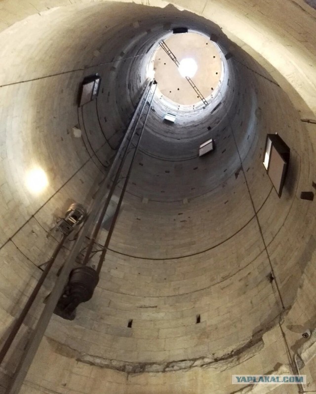Что находится внутри Пизанской башни и почему она не падает на самом деле