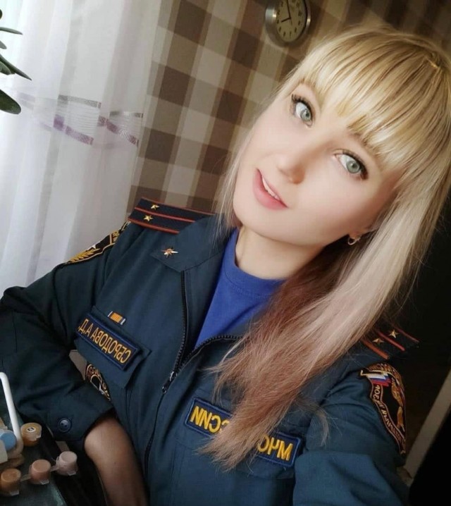 Девушки в униформе
