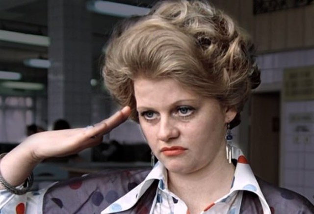 Отжала квартиру хоккеиста, вышла замуж за генерала: Реальная судьба Людмилы из «Москвы слезам не верит»