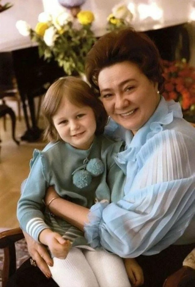 Жизнь Галины Брежневой в 21 фото