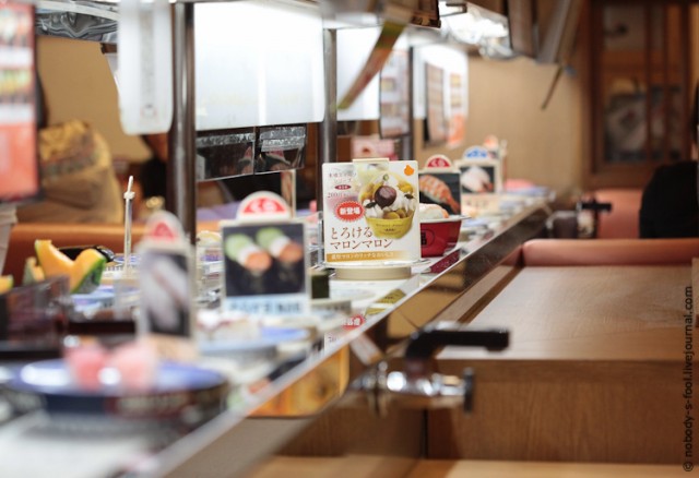 Ресторан суси. Кайтэн--дзуси в Осаке.