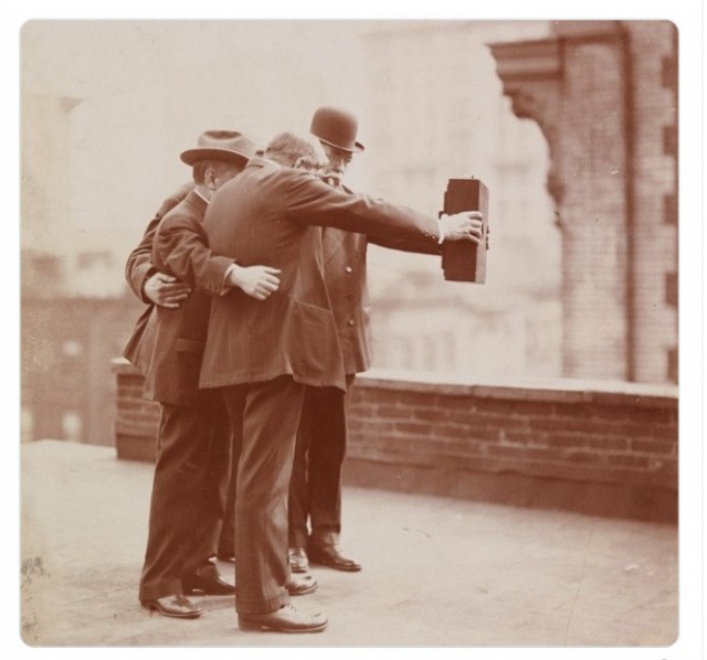 Очень странные дела в очень неожиданных фотографиях