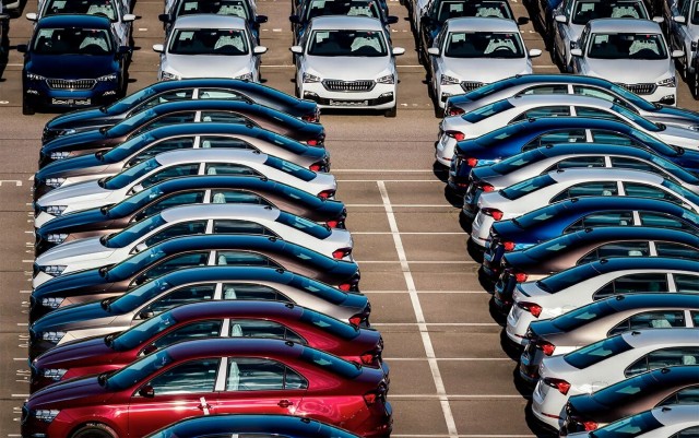 Российскому авторынку предрекли тяжелые времена: скудный выбор и высокие цены