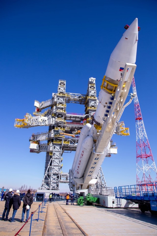Ракету «Ангара-А5» впервые установили на стартовый стол космодрома Восточный