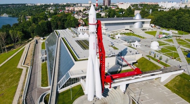 С праздником всех! С днем космонавтики!