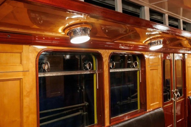 В Москве восстановили уникальный вагон метро, которому почти 100 лет