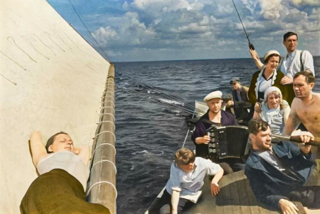 Женщина на корабле