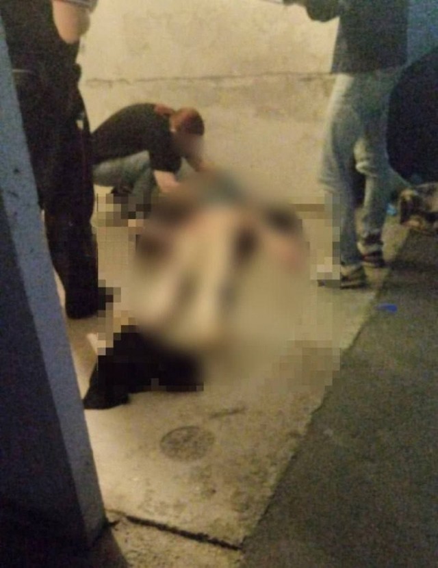 Во Владивостоке муж зарезал жену у подъезда — на её теле насчитали около десяти ножевых ранений