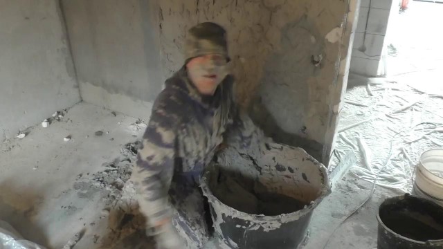 Бросаю всё и иду подсобником к малярам