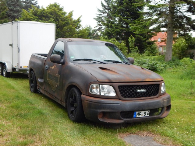 Ford SVT Lightning: как вам такая покраска?