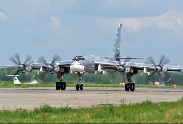 Небесный дальнобой Ту-95 - неубиваемый и несбиваем