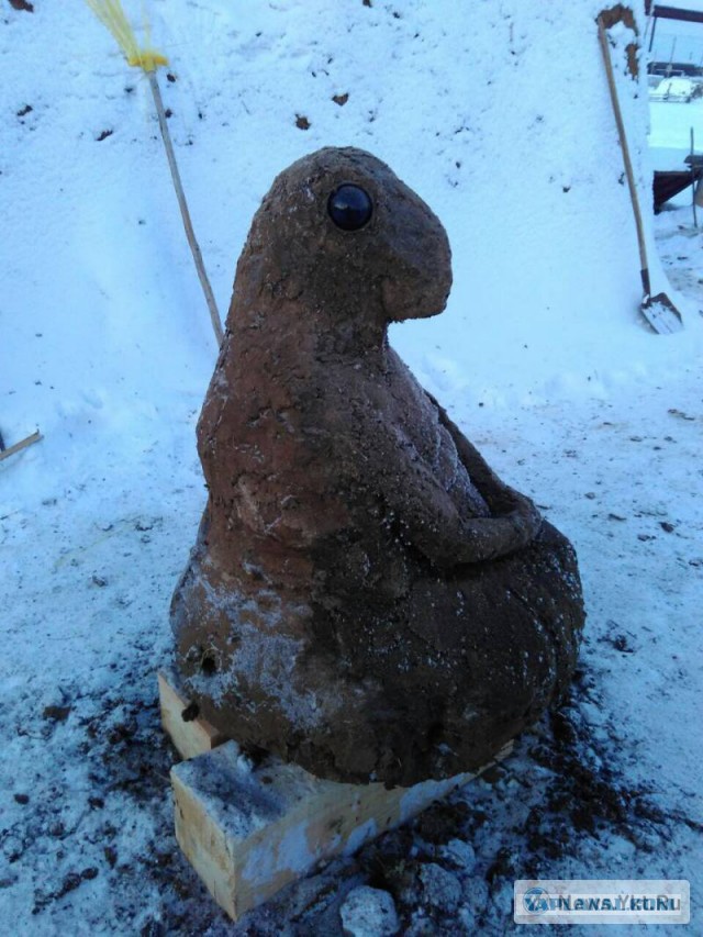 Скульптор из Якутии слепил Ждуна из навоза