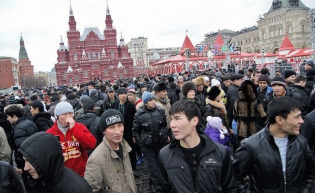 Гастарбайтеров завезут в страну большими партиями