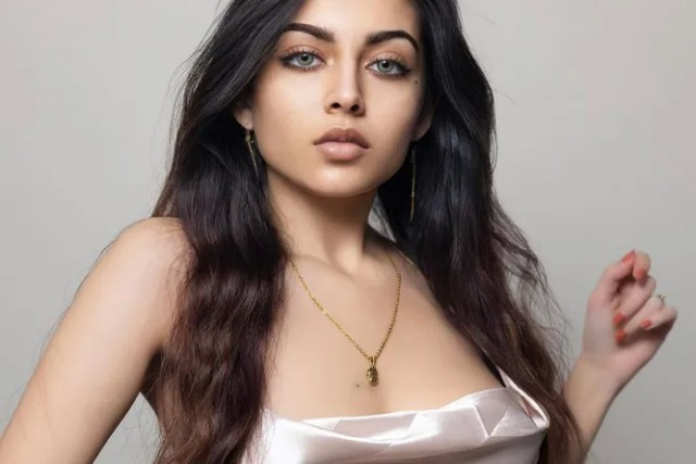 Математический гений и блогерша Zara Dar бросила науку и завела OnlyFans вместо ученой степени