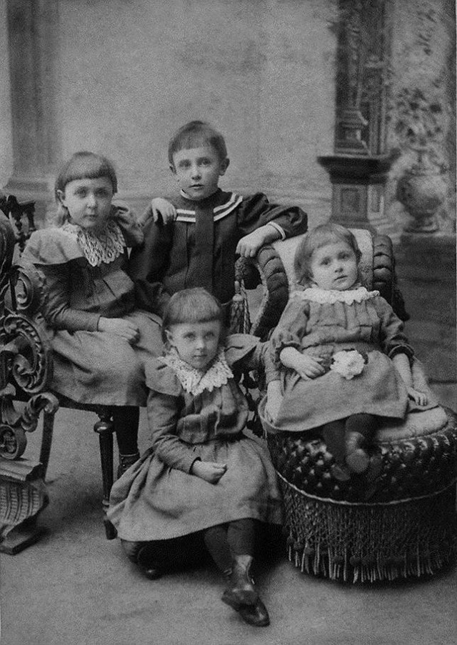 История в фотографиях