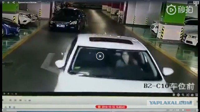 Брюнетка в белом...