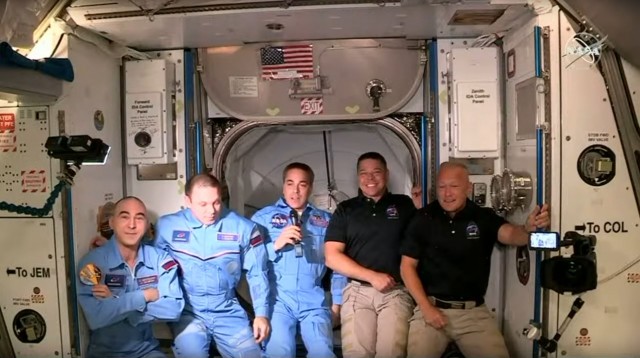Стыковка SpaceX Crew Dragon с МКС