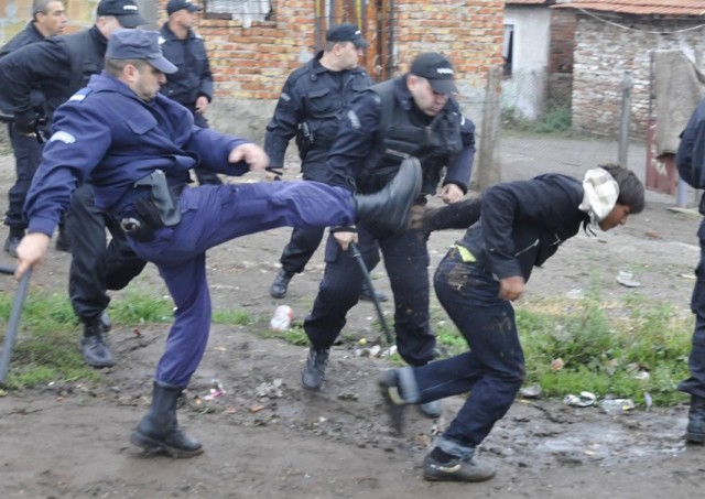 В Екатеринбурге будут судить подростка, который сжег дом в цыганском поселке