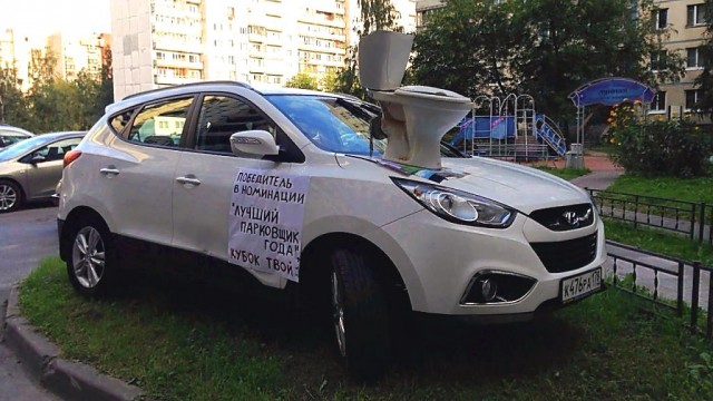 В ЖК «Солнечная система» в подмосковных Химках соседи вышли на тропу войны с теми, кто паркуется ненадлежащим образом