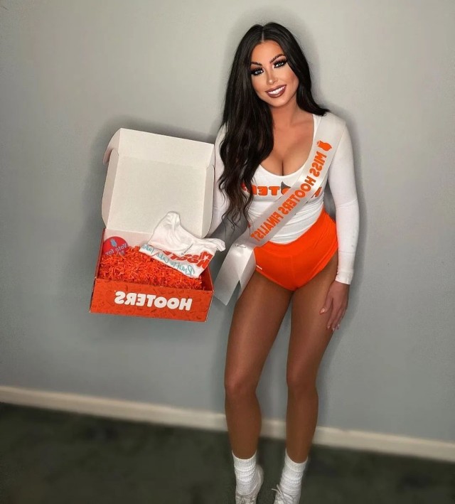 Сексуальные официантки Hooters