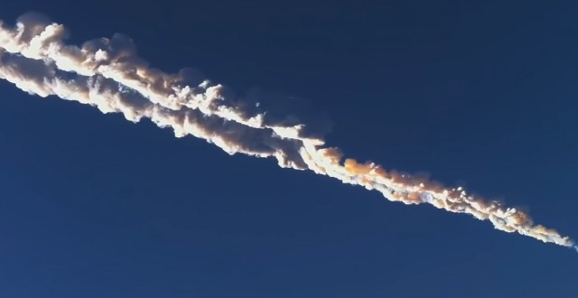 Берега озера обнесли колючей проволокой, чтобы простые туристы не мешали отдыхать владельцам усадеб