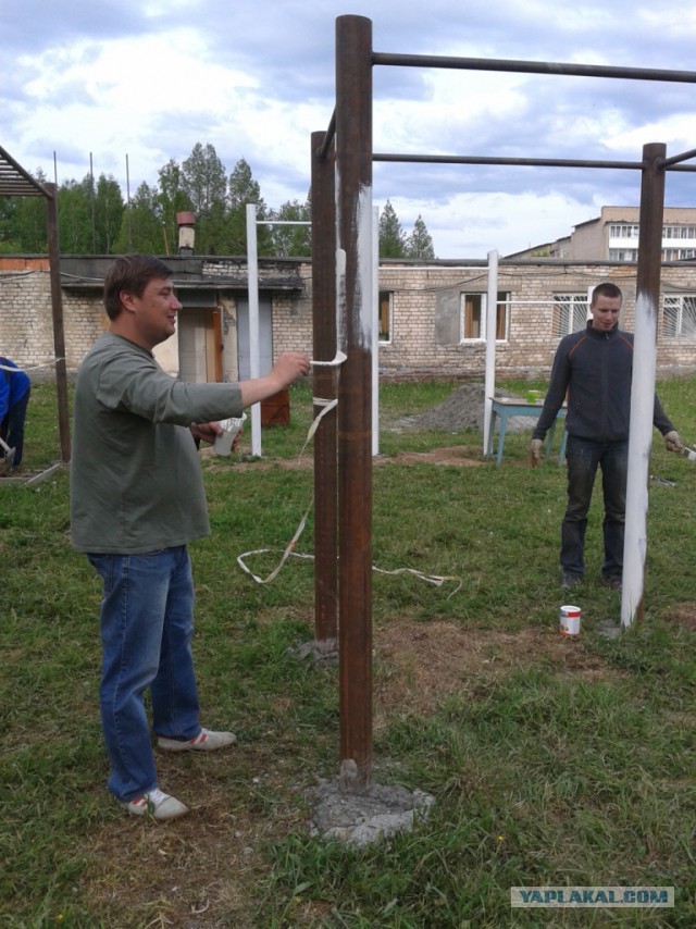 Мегарукажопим спортивную площадку.