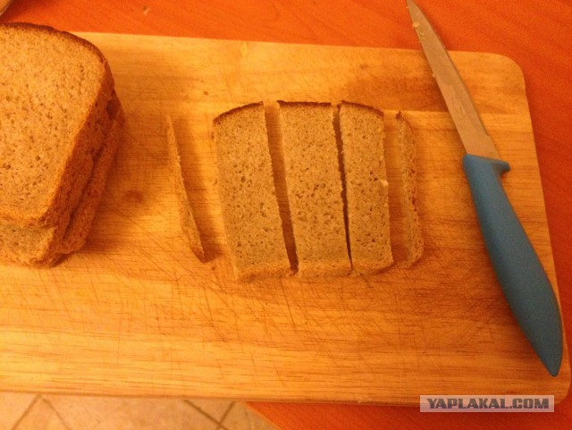 Гренки чесночные к пиву с соусом
