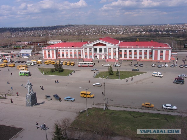 Колоризированное фото вокзала в СССР.