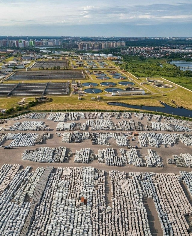 В Москве начали менять хорошую плитку на новую