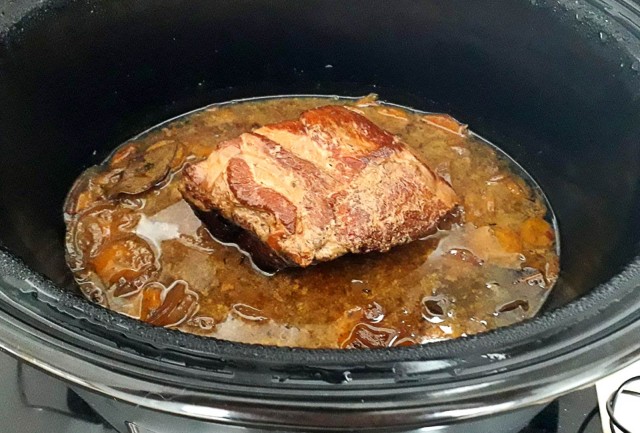 Cвинина запечённая с хрустящей корочкой (Krustenbraten)