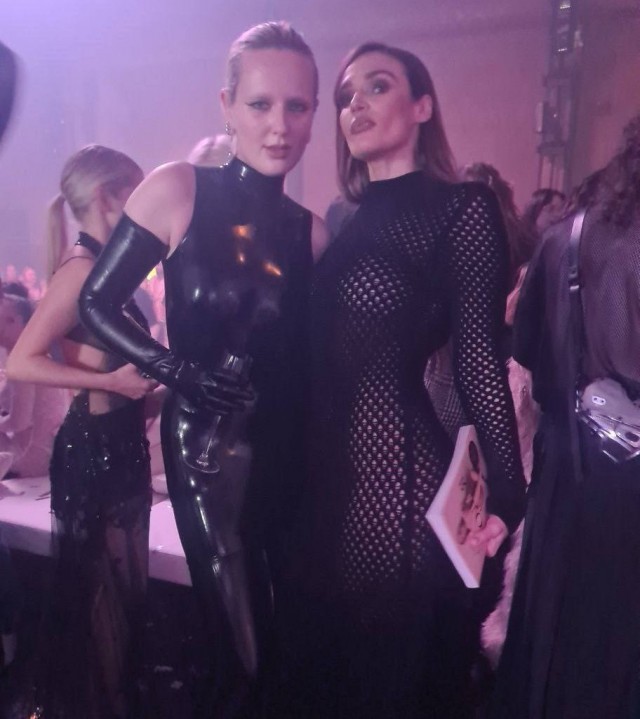 Понеслось оно по трубам