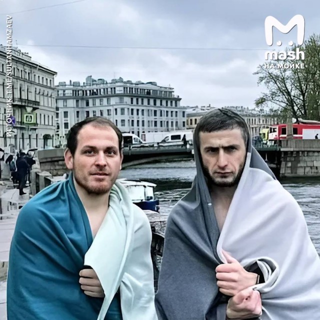 СПБ! Автобус упал в воду после столкновения с каршерингом у Поцелуева Моста